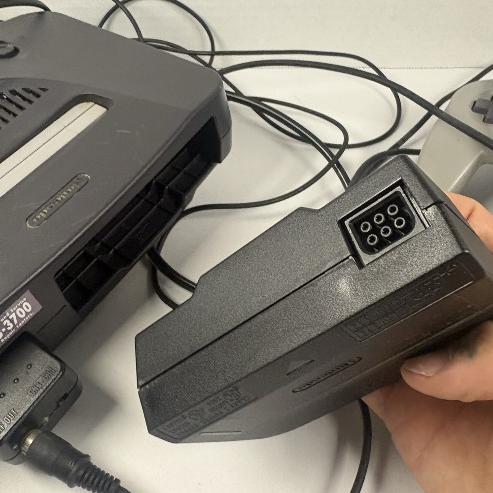 Nintendo 64 Gray Console NUS-001(USA) w/ OEM Controller - TESTED - - Picture 6 of 11